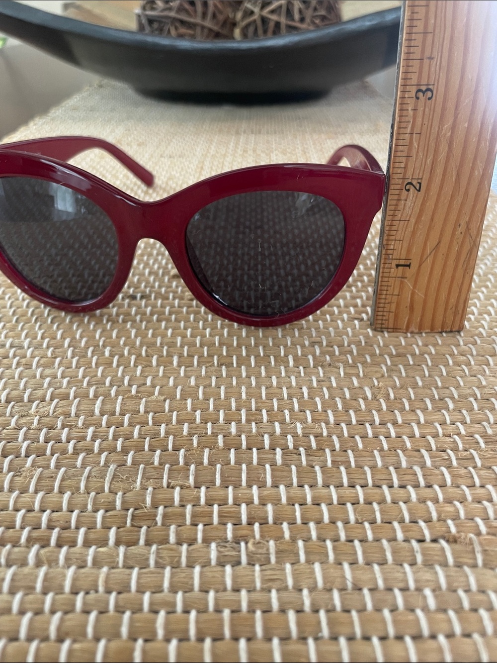 Stylish Women's Red Cat-Eye Sunglasses - Picture 6 of 6